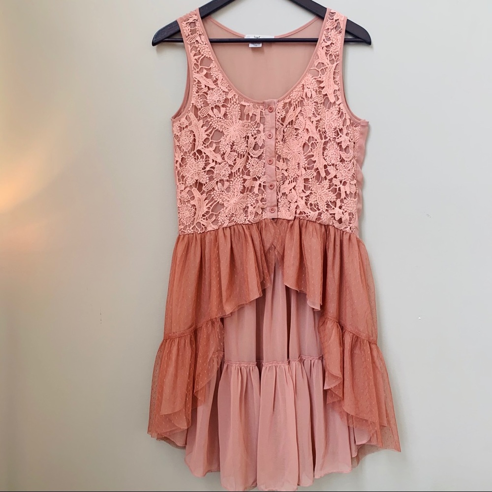 👗 URBAN OUTFITTERS HAZEL HI LOW RUFFLE LACE SHIRT